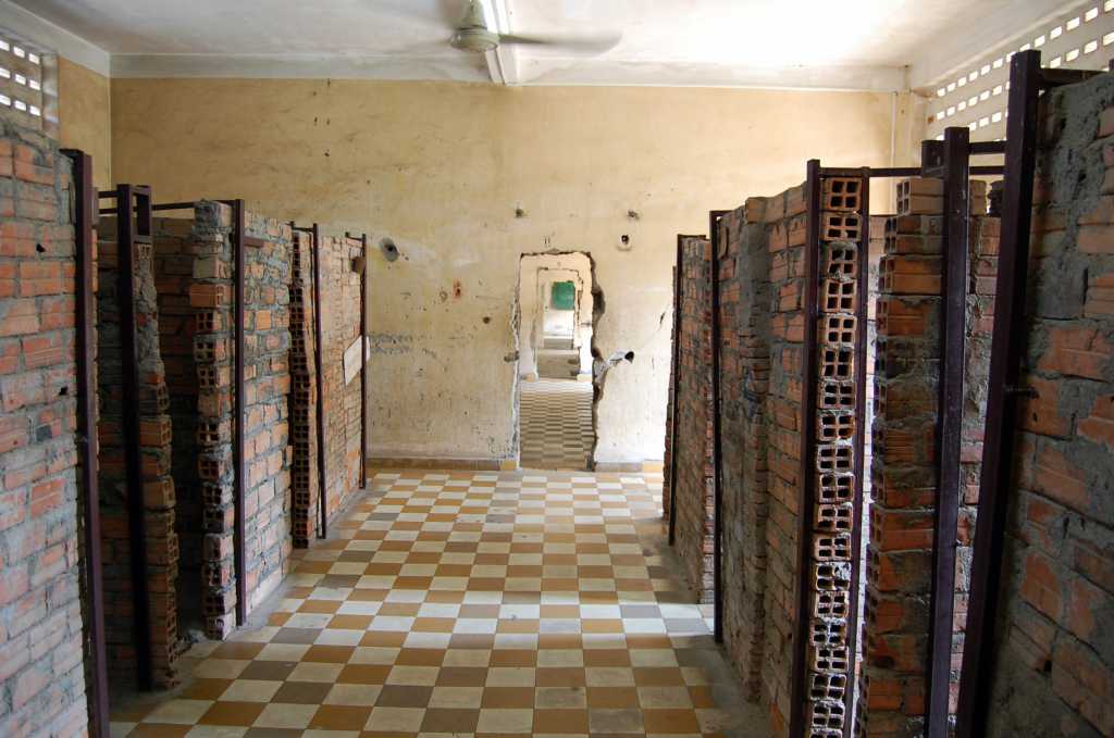 Șir de celule în care erau ținuți prizonierii